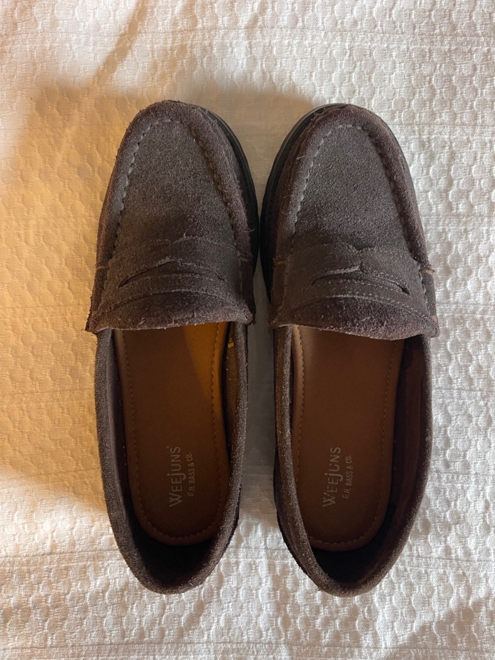 Weejuns Ladies Loafers / Brown Suede / Sized 6